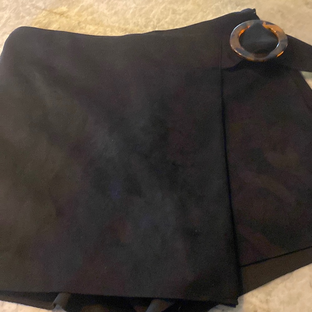 Looks like a skirt, but indeed it’s shorts under! Love a great winter skirt.